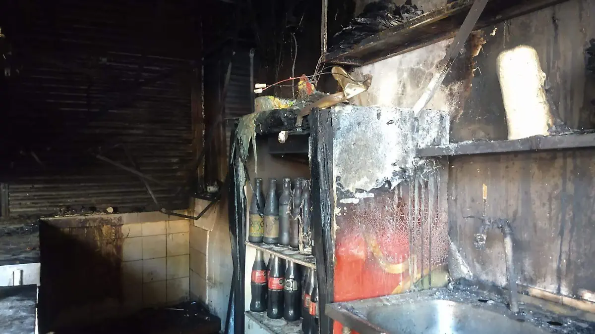 Negocio Tortas Locas Don Chava afectado por el incendio en el Mercado de San Juan de Dios